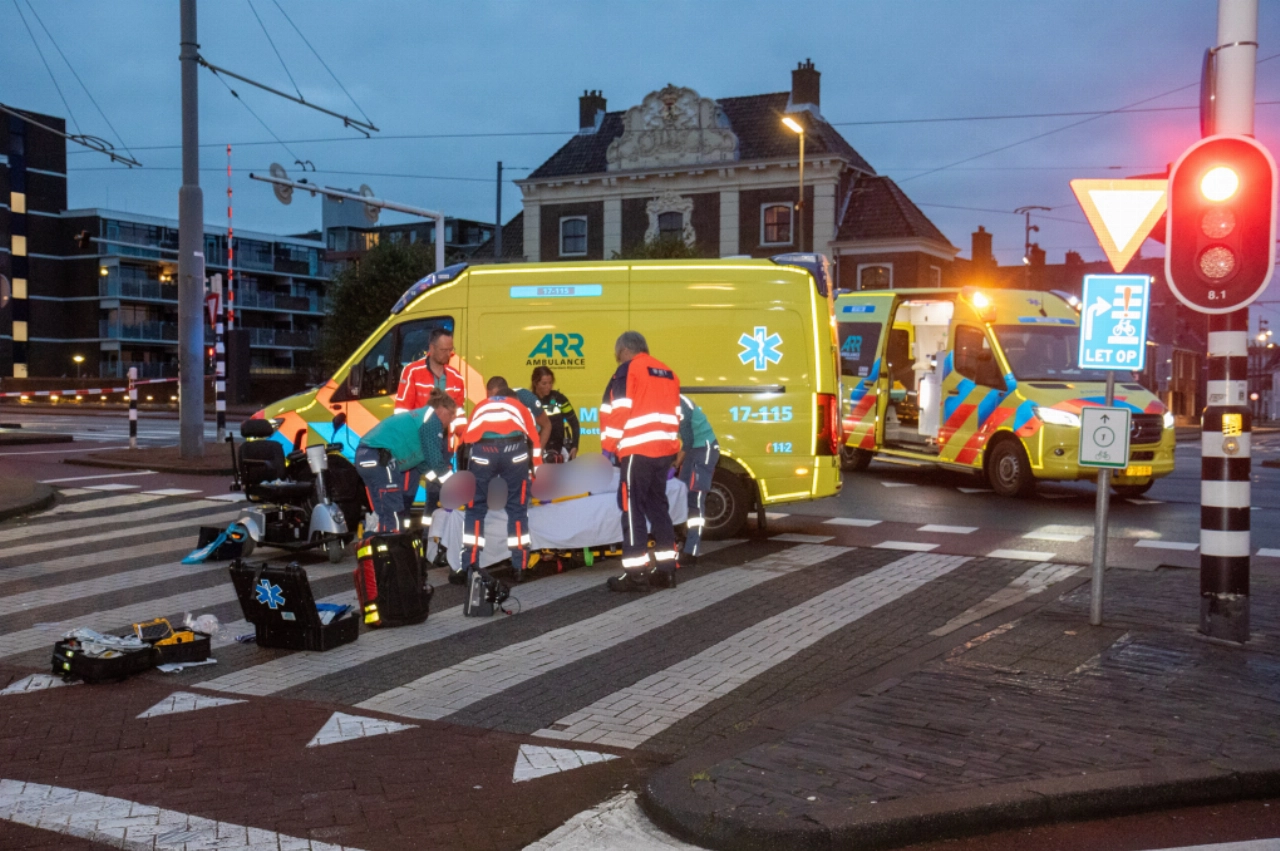 Man in scootmobiel zwaargewond na aanrijding